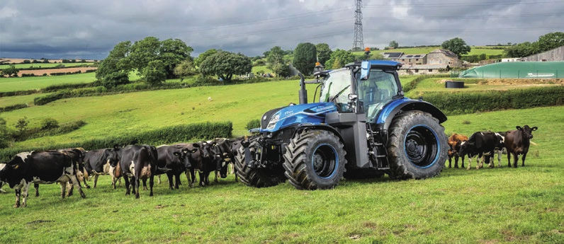 Tractor New Holland en campo